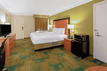 Room, 1 King Bed, Mobility Accessible, Non Smoking (Bathtub W/grab Bars)