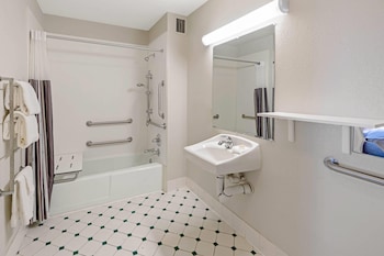 Room, 1 King Bed, Mobility Accessible, Non Smoking (Bathtub W/grab Bars)
