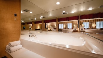 Standard Room, 1 King Bed, Non Smoking, Hot Tub (Larger Room)