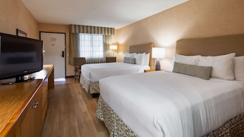 Standard Room, 2 Queen Beds, Refrigerator, Pool View