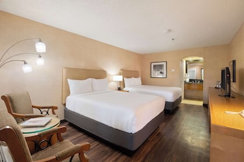 Standard Room, 2 Queen Beds, Refrigerator, Pool View