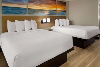 Suite, 2 Queen Beds, Non Smoking