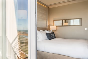 Superior Room. 1 Double Size Bed, with Balcony, facing the Sea
