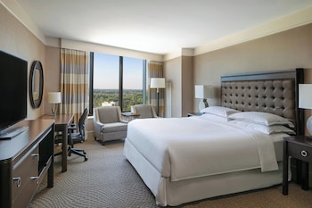 Club Room, 1 King Bed, Tower