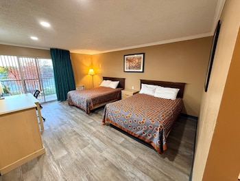 Standard Room, 2 Queen Beds, Non Smoking
