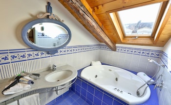 Junior Suite, Jetted Tub