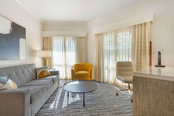 Deluxe Room, 1 King Bed, Non Smoking, Refrigerator (Shower Only)
