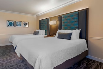 Standard Room, 2 Queen Beds, Accessible, Refrigerator