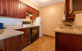 Suite, 2 Queen Beds, Kitchen (Living Room, Full Kitchen)
