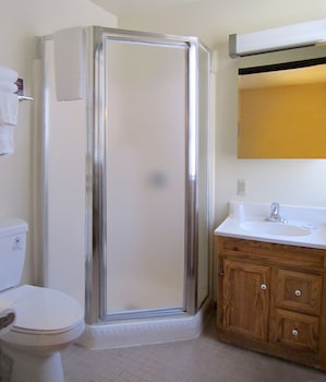 Deluxe Room, 1 King Bed, Accessible, Refrigerator & Microwave