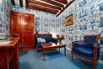 Suite, Bathtub, Courtyard View