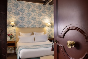 Classic Double Room, 1 Queen Bed, Non Smoking, Courtyard View