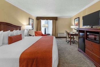 Standard Room, 1 King Bed, Pool View, Courtyard Area