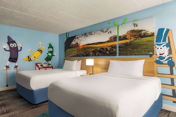 Deluxe Suite, 2 Queen Beds, Non Smoking