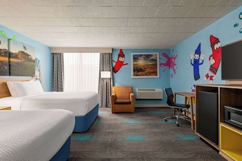 Deluxe Suite, 2 Queen Beds, Non Smoking