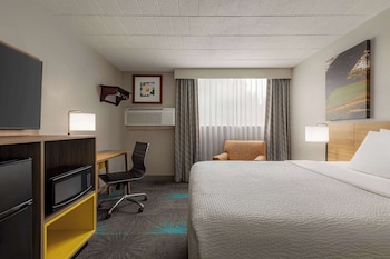 Standard Room, 1 Queen Bed