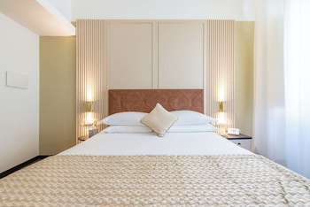 Junior Suite, 1 King Bed, Non Smoking (with Single Sofabed)