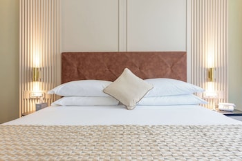 Junior Suite, 1 King Bed, Non Smoking (with Single Sofabed)