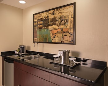 Suite, 1 King Bed, Non Smoking