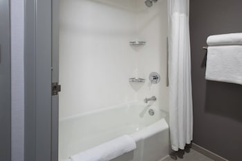 Room, 2 Queen Beds (Hearing Accessible)