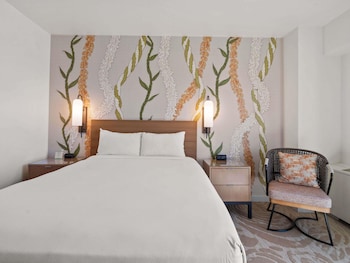 Kona Tower City View King Bed