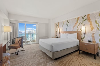 Waikiki Tower City Mountain View room Accessible