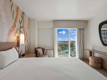 Kona Tower Partial Ocean View Room