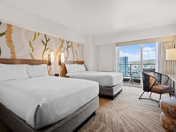 Waikiki Tower City Mountain View room Accessible