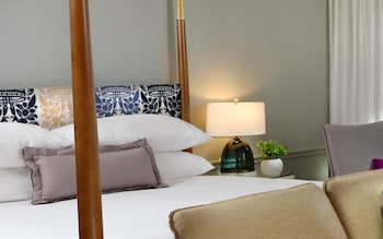 Room, 1 King Bed, Beachfront (Lanai, Private Firepit)