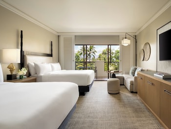Fairmont Garden View Queen/Queen Accessible Roll-in Shower (Newly Renovated)