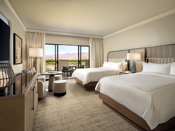 Fairmont Gold, 2 Queens, Premium Ocean View, Gold Lounge Access (Newly Renovated, High Floor)