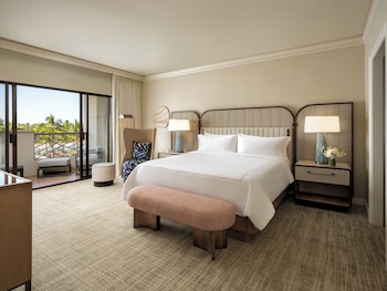 Fairmont Gold 1 Bedroom King Suite, Gold Lounge Access, Accessible Shower (Newly Renovated)