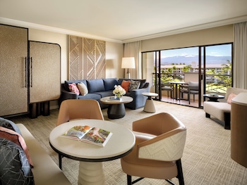 Fairmont Gold 1 Bedroom King Suite, Gold Lounge Access, Accessible Shower (Newly Renovated)