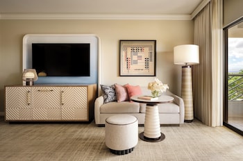 Fairmont Gold, 2 Queens, Premium Ocean View, Gold Lounge Access (Newly Renovated, High Floor)