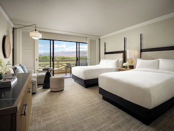 Oceanfront Queen/Queen (Newly Renovated)