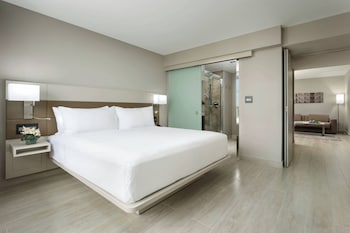 Suite, 1 Bedroom, Partial Ocean View