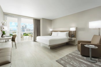 Room, 1 King Bed, Balcony