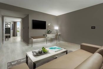 Suite, 1 Bedroom, Balcony