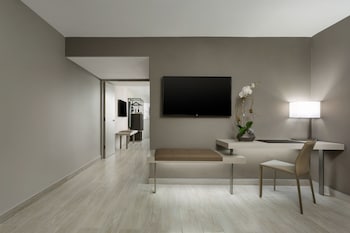 Suite, 1 Bedroom, Balcony