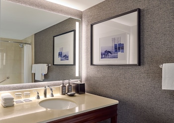Classic Room, 1 King Bed, Park View