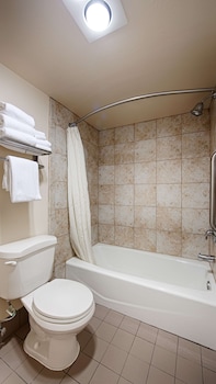 Standard Room, 1 Queen Bed, Non Smoking, Refrigerator & Microwave