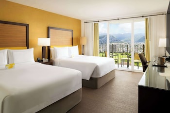 Deluxe Room, 2 Queen Beds, Mountain View