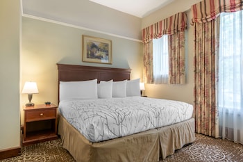 Standard Room, 1 King Bed, Balcony, City View