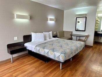 Standard Room, 1 King Bed, Non Smoking