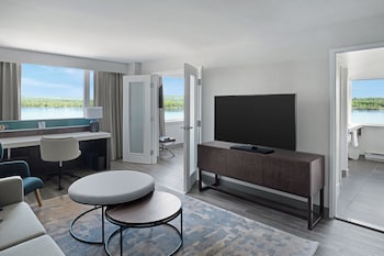 Junior Suite, 1 King Bed with Sofa bed, River View