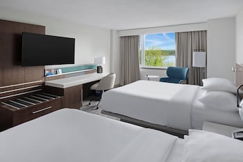 Room, 2 Queen Beds, River View