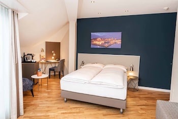 Superior Room, 1 Queen Bed, Balcony