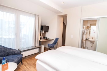 Superior Room, 1 Queen Bed, Balcony