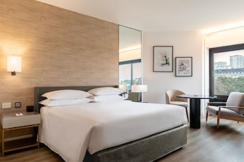 Superior Room, 1 King Bed, Pool Access