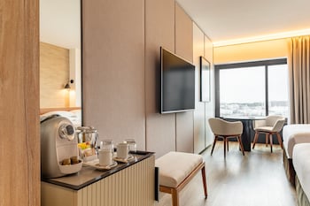 Superior Twin Room, 2 Twin Beds, Pool Access